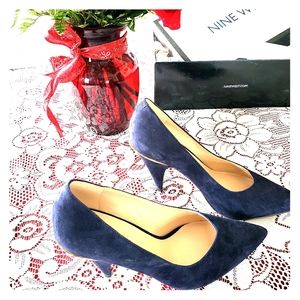 Nine West sz 6.5M Navy Suede Pumps. Worn once.